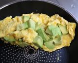 美味しさゴロゴロ♪簡単♪アボカドオムレツ作り方6写真
