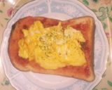ケチャップとバタースクランブルeggパン作り方3写真