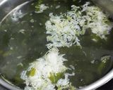 簡単♪ふんわり玉子のわかめスープ作り方7写真