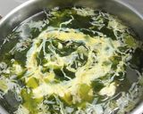 簡単♪ふんわり玉子のわかめスープ作り方8写真