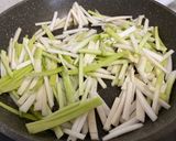 大根の皮のきんぴら作り方1写真