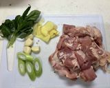 三杯鶏(台湾風鶏肉醤油炒め)作り方1写真