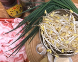 豚バラと豆もやしと青ネギの旨塩炒め作り方1写真