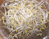 豚バラと豆もやしと青ネギの旨塩炒め作り方3写真