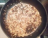 絶品☆きのことサルシッチャの和風パスタ作り方3写真