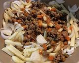 肉そぼろとじゃがチーズの餃子包み焼き作り方2写真