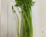 簡単、速攻おつまみ♩せりの鯖缶和え作り方1写真