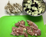 鶏肉と舞茸のバターカレー炒め作り方1写真