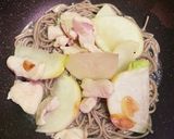 和そばとかぶらと鶏胸肉のペペロンチーノ作り方5写真