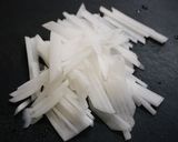 簡単！舞茸と大根のお味噌汁作り方1写真