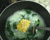 玉ねぎとほうれん草、卵のスープ作り方3写真