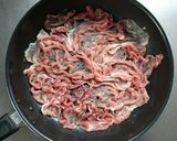 材料2つ☆豚こまキャベツの簡単旨塩炒め。作り方2写真