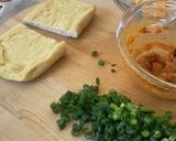 お酒がすすむ♪油揚げの辛味噌チーズ焼き作り方1写真