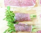 【簡単】調味料1つ！豆苗のハーブ肉巻き作り方3写真