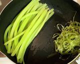 手を汚さずフキの筋むき作り方7写真