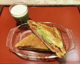 ベーコンレタストマトチーズのホットサンド作り方2写真