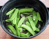 簡単煮物!新玉ねぎとさやえんどうのすき煮作り方4写真