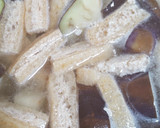 揚げない！油で炒めた揚げ焼き茄子の味噌汁作り方3写真
