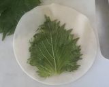 餃子の皮で豚肉としそ巻いて焼いてみた。作り方1写真