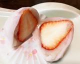 色も綺麗な♪抹茶と桜餡♡桜と白餡の苺大福作り方8写真
