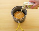 コッヘルで山ご飯！鮭のごま豆乳汁ビーフン作り方3写真