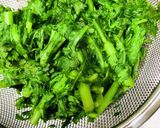 材料２つ　春菊と小揚のからし酢しょうゆ作り方1写真