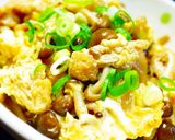 親子丼の味！鶏もも肉しめじ玉ねぎ卵とじ作り方11写真