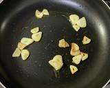 鶏もも肉と菜の花のにんにく黒こしょう炒め作り方2写真
