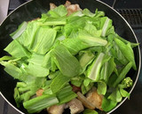 鶏もも肉と菜の花のにんにく黒こしょう炒め作り方5写真