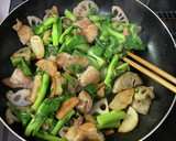 鶏もも肉と菜の花のにんにく黒こしょう炒め作り方6写真