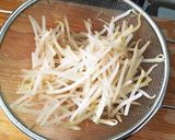 簡単ヘルシー☆鶏胸挽肉の中華風もやし炒め作り方1写真