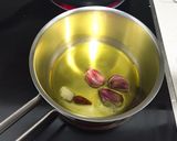 簡単スペイン料理☆最高の鶏肉のアヒージョ作り方2写真