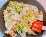 ☆鶏胸肉とキャベツ卵のコンソメ醤油炒め☆作り方3写真