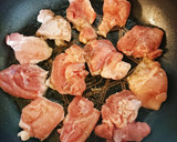 旬のタケノコと鶏もも肉のバター醤油炒め作り方1写真