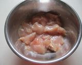 鶏むね肉と春キャベツのワサビクリーム炒め作り方1写真