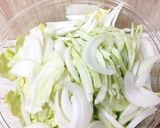 時短　春キャベツと新玉ねぎの塩昆布和え作り方1写真