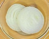 フライパンで新玉ねぎのコンソメ煮作り方1写真