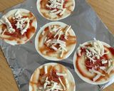 簡単おやつ!餃子の皮のクリスピーピザ♪作り方3写真