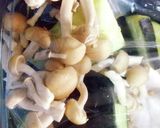 豚こま野菜巻き(ナス、しめじ)作り方2写真