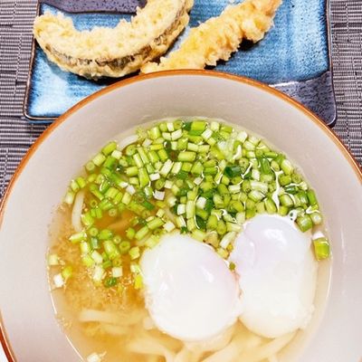 温玉うどん様 温玉のせぶっかけうどん by PRISMATE 【クックパッド】 簡単