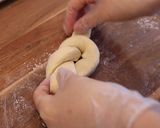 型なしで簡単成形！カイザーゼンメル作り方5写真