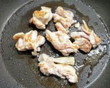 鳥もも肉と冷凍アスパラのトマト味噌炒め作り方2写真