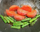 鳥もも肉と冷凍アスパラのトマト味噌炒め作り方4写真