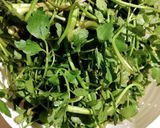 せりのお浸し、ゴマ油味をきかせて作り方1写真