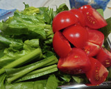 ほうれん草とスパムとトマトの炒め物作り方1写真