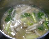 簡単！タケノコと舞茸のお味噌汁作り方2写真
