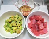 マグロと冷凍アボカドのポキ丼作り方1写真
