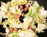 簡単✨キャベツとウインナーと卵の春パスタ作り方1写真