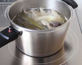 手羽端で【鶏だしスープ（オニオン）】作り方2写真
