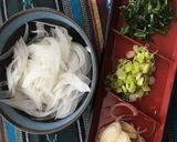 豚味噌つけ汁と玉ねぎで食べるおそうめん♫作り方1写真